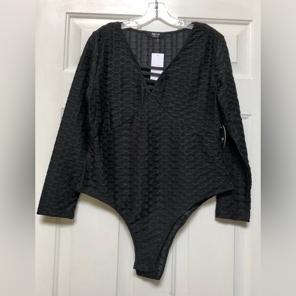 JOLIE & JOY DOBYSUIT PLUS SIZE 1X BLACK LONG SLEEVES STRAPPY ACCENT V-NECK - Picture 1 of 6